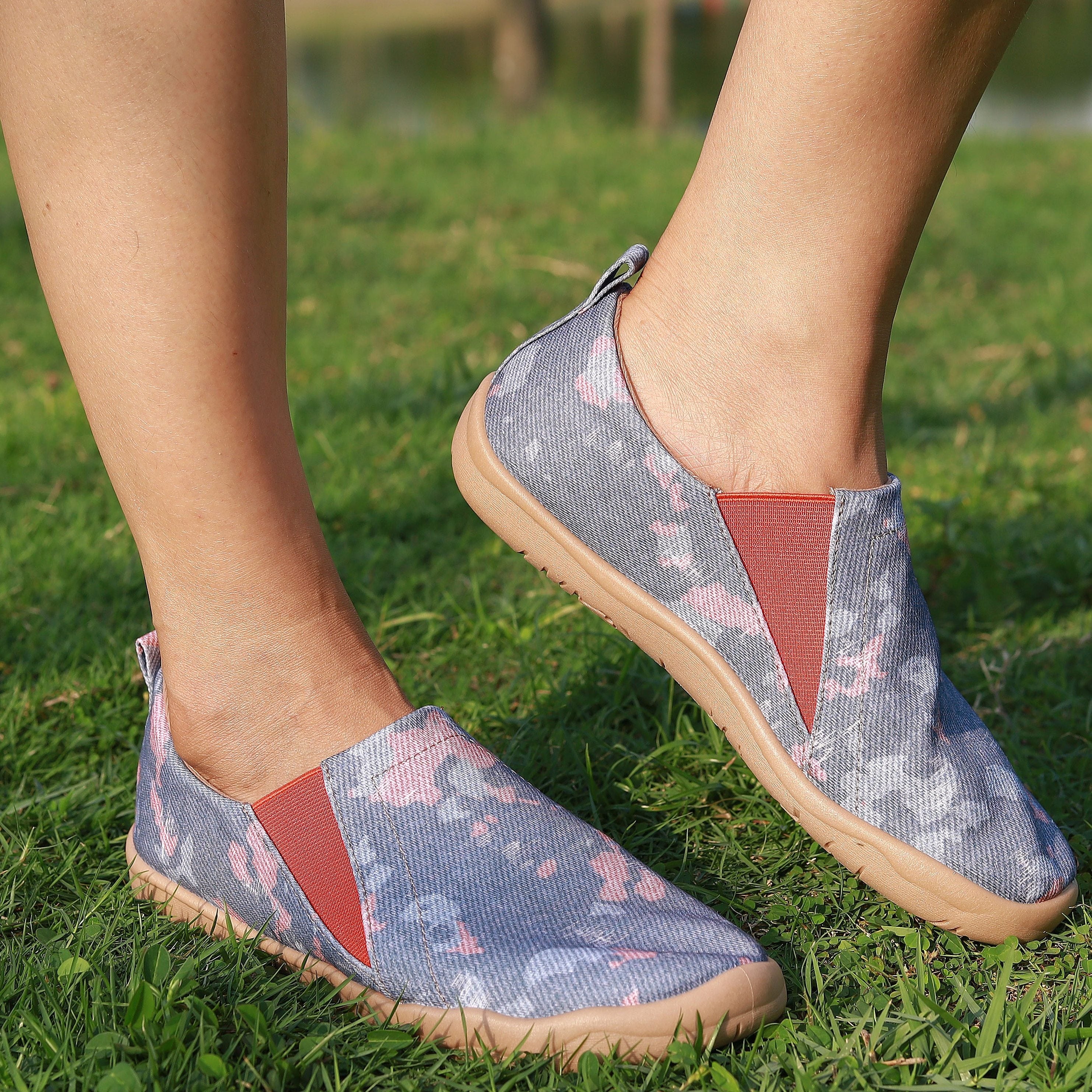 Women's Tie Dye Canvas Slip-On Shoes Low Round Toe Flat Comfy Travel Shoes