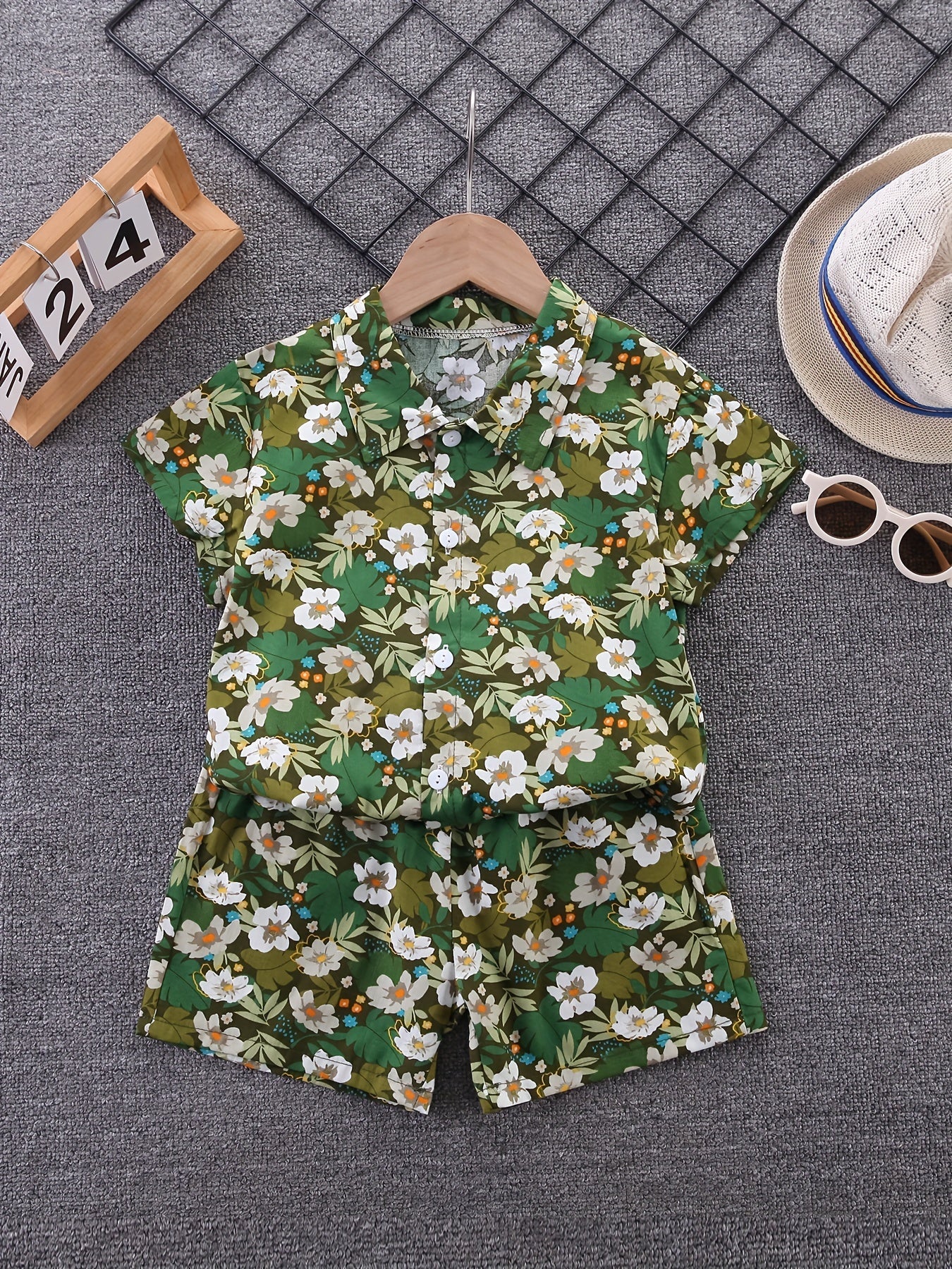 Boys Flower And Leaf Print Casual Outfit Hawaiian Style
