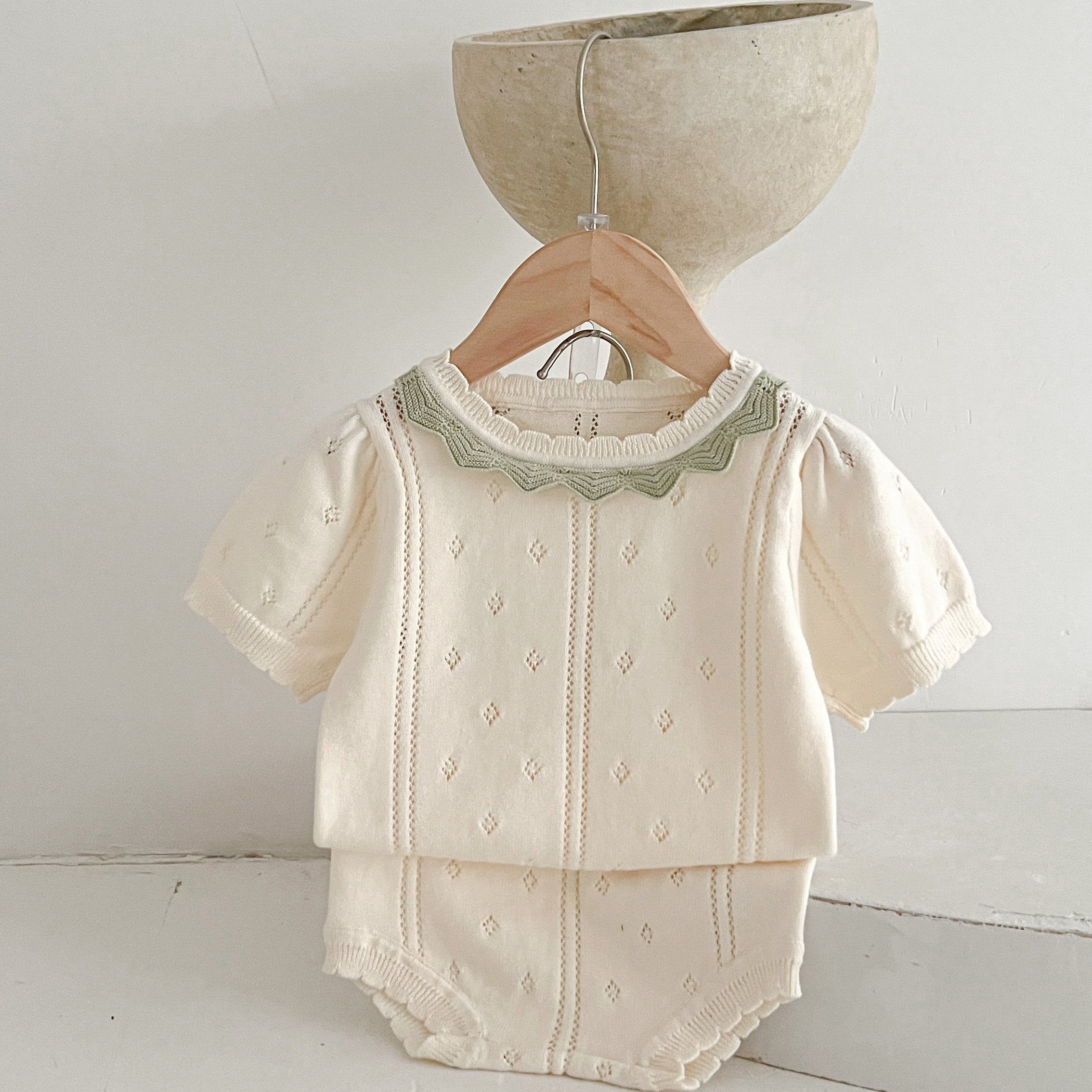 2pcs Baby Girls Hollow Out Knit Top & Shorts Set