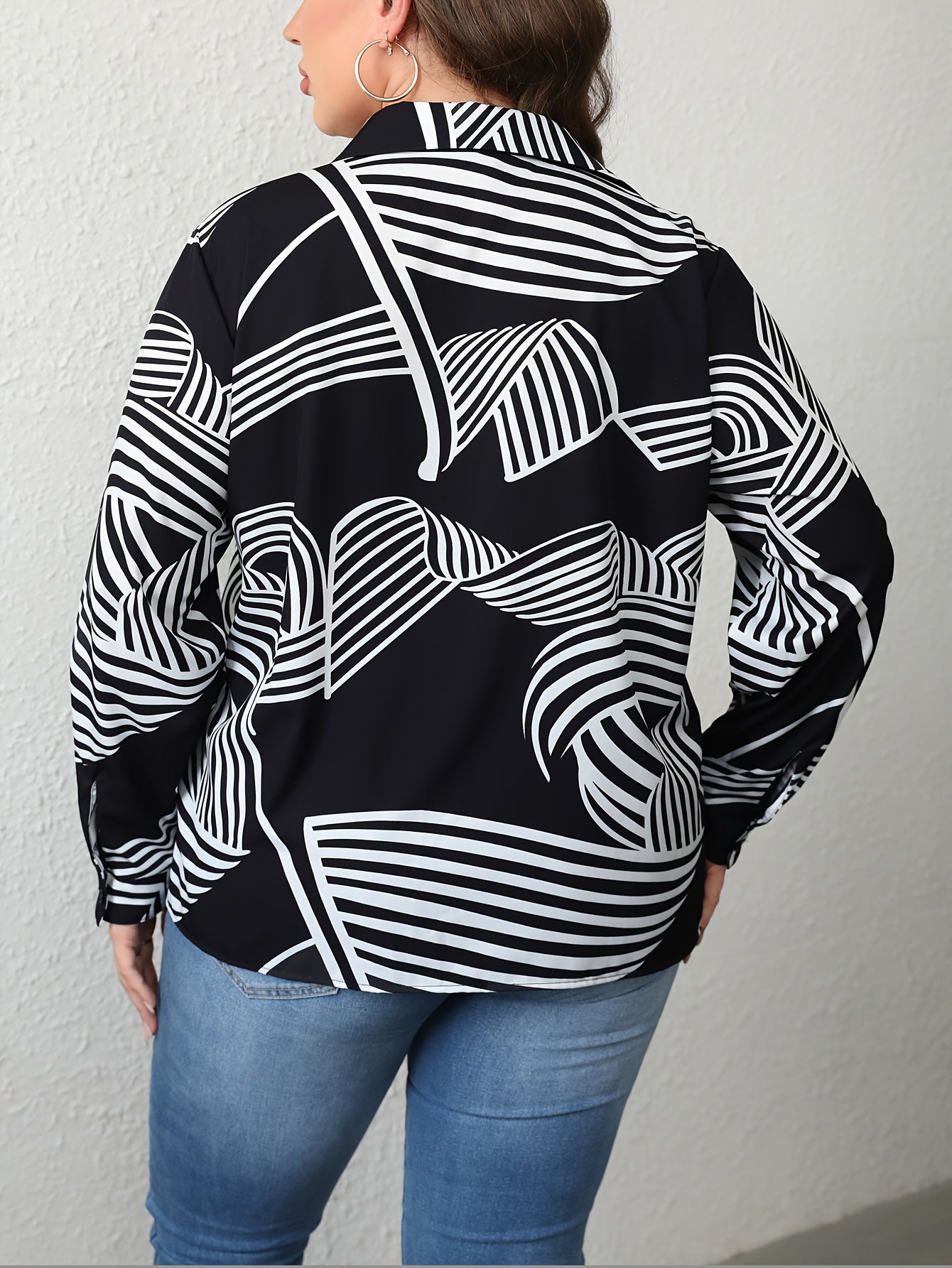  Abstract Stripe Print Button Up Blouse
