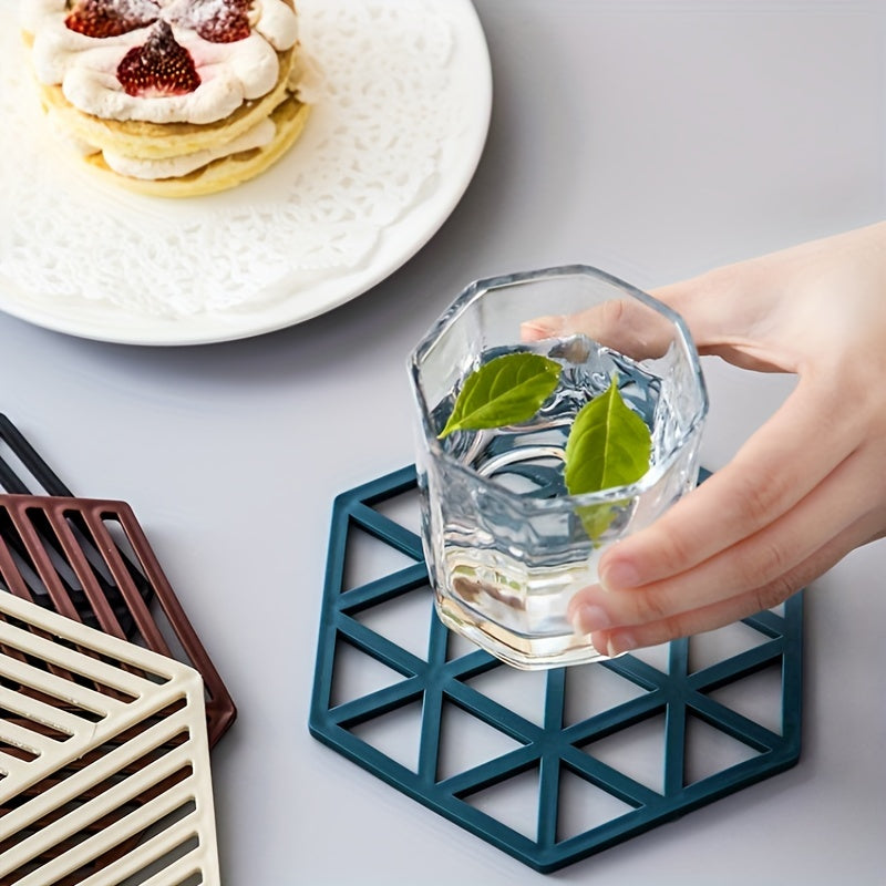 1pc Plastic Coasters Heat Insulation Mat Solid Coasters Washable Placemat