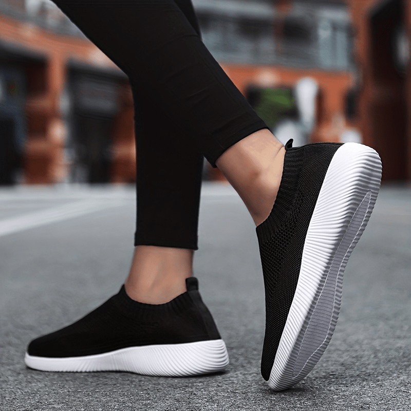 Women's Mesh Slip On Walking Shoes Breathable Anti-slip Outdoor Flat Shoes