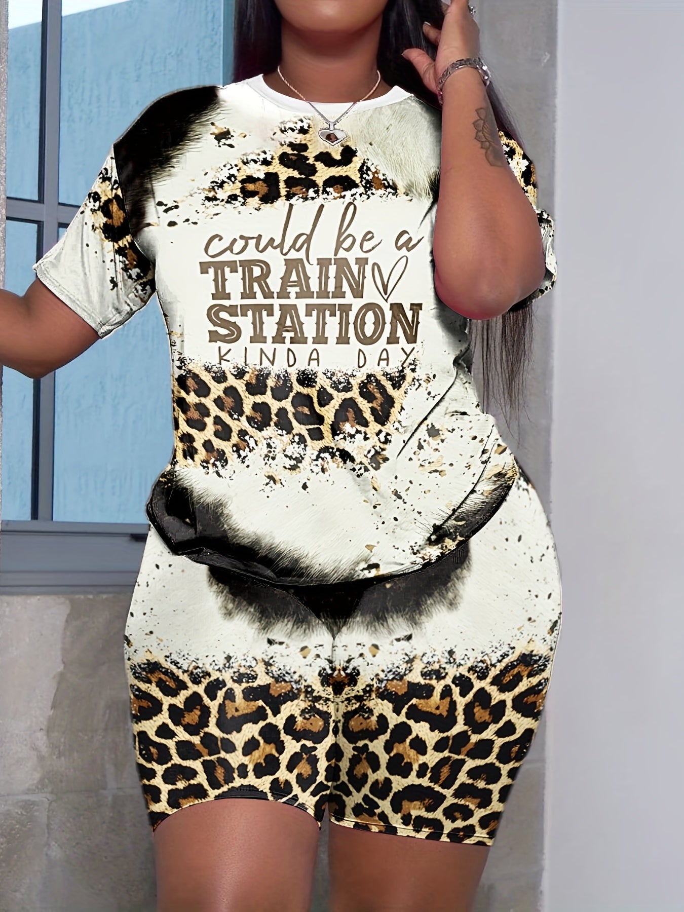  Leopard & Letter Print Tee & Shorts Set