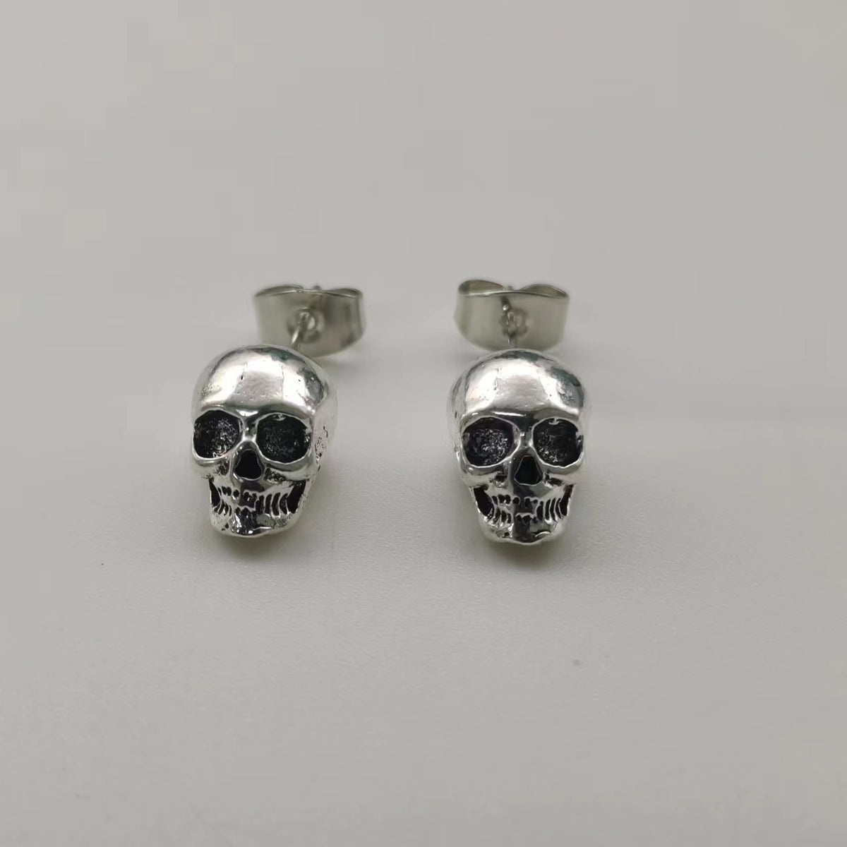 Explosive Gothic Skull Head Stud Earrings