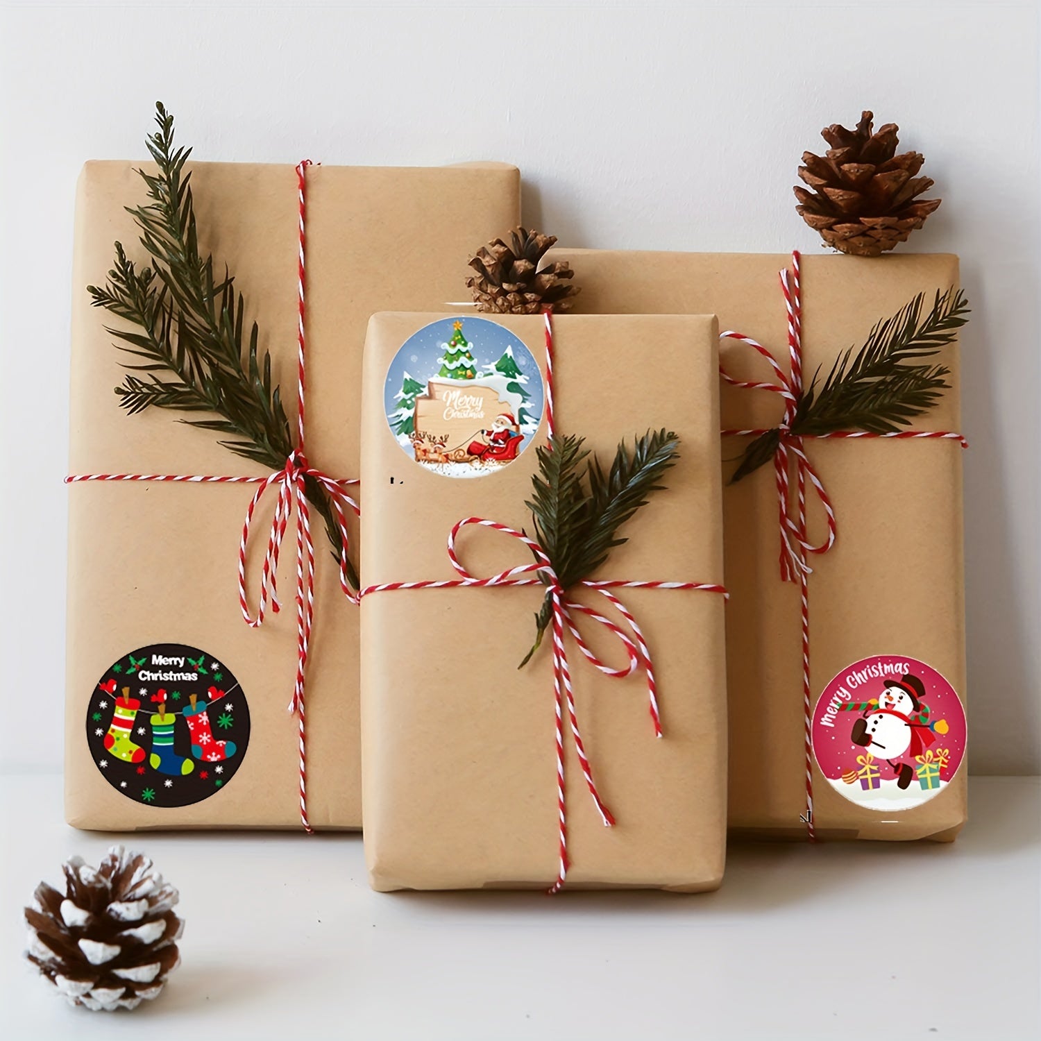 500pcs Christmas Theme Gift Tag Stickers Roll