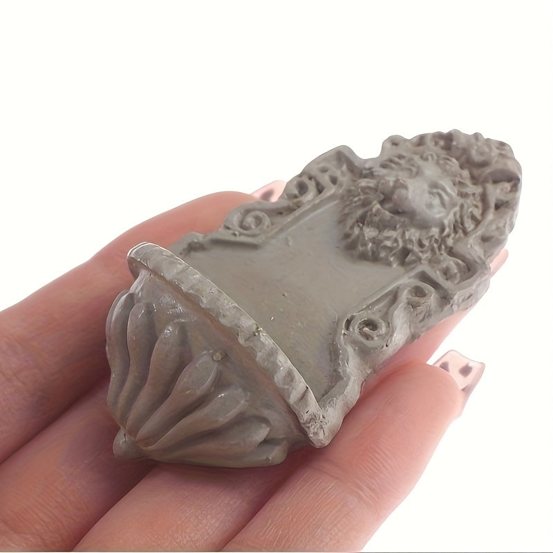 Realistic Gray Lion Head Wall Decoration for Fairy Gardens