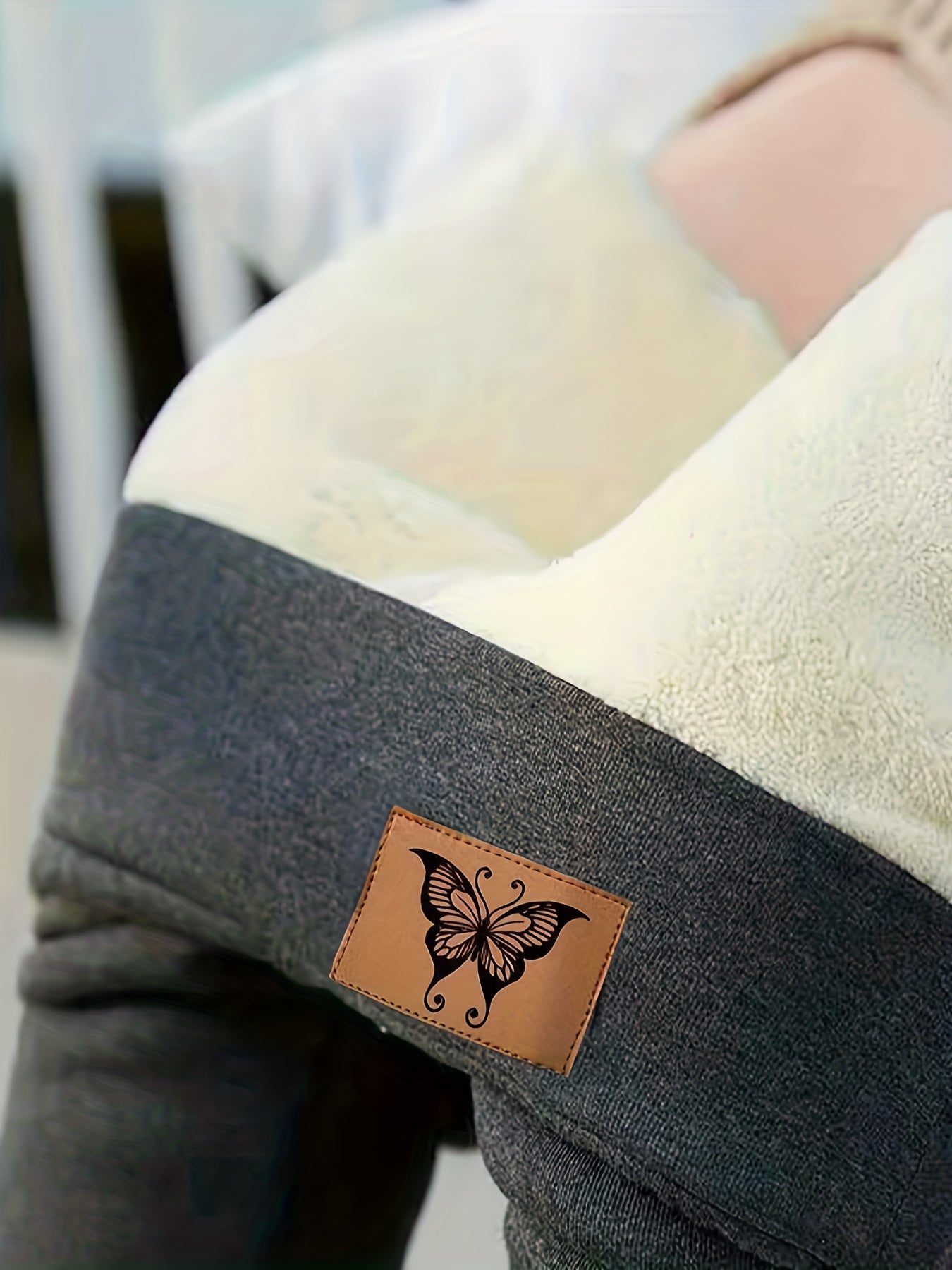  Butterfly Patched Fleece Lined High Rise Thermal Leggings