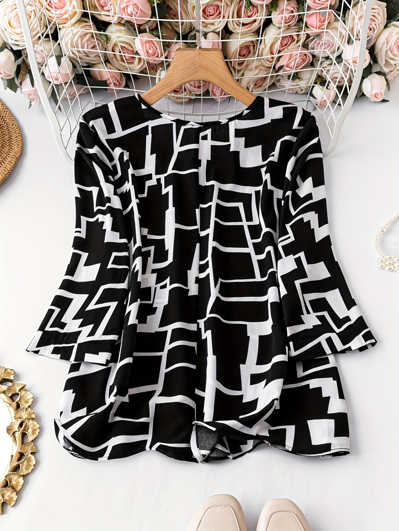  Geometric Print Round Neck Top