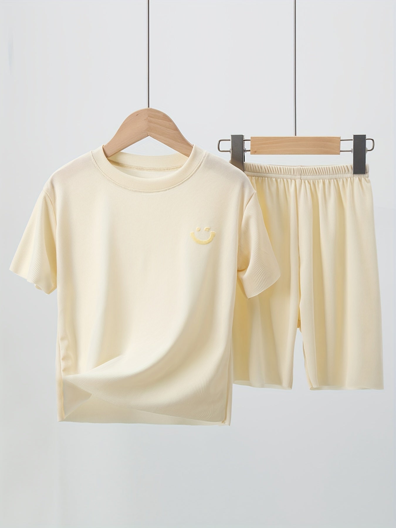 2pcs Boys Smile Face Icon Loungewear Set Kids Summer T shirt & Shorts