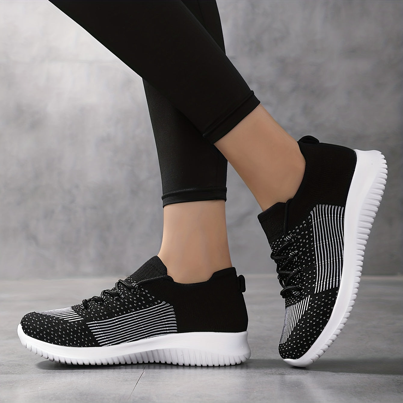Women's Lace-up Knit Breathable Running Shoes Non-slip Mesh Sneakers