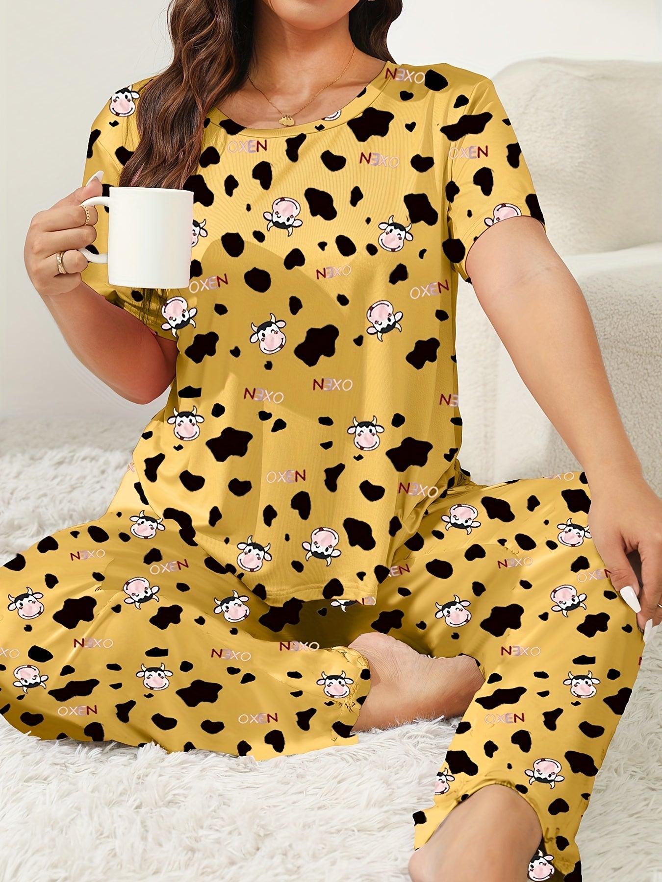  Cow & Letter Print Pajama Set Short Sleeve Tee & Pants Two Piece