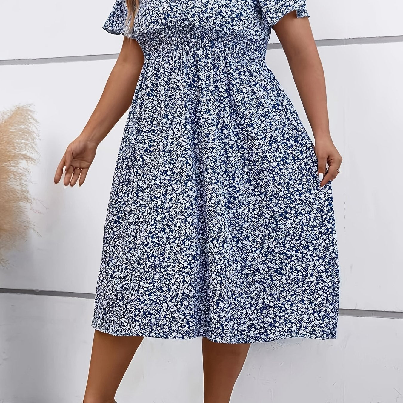 Women's Plus Allover Ditsy Print V Neck Midi Dress