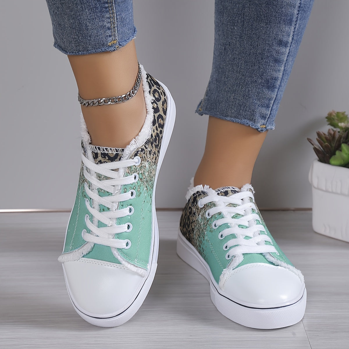 Leopard Print Sneakers Casual Round Toe Flat Canvas Shoes