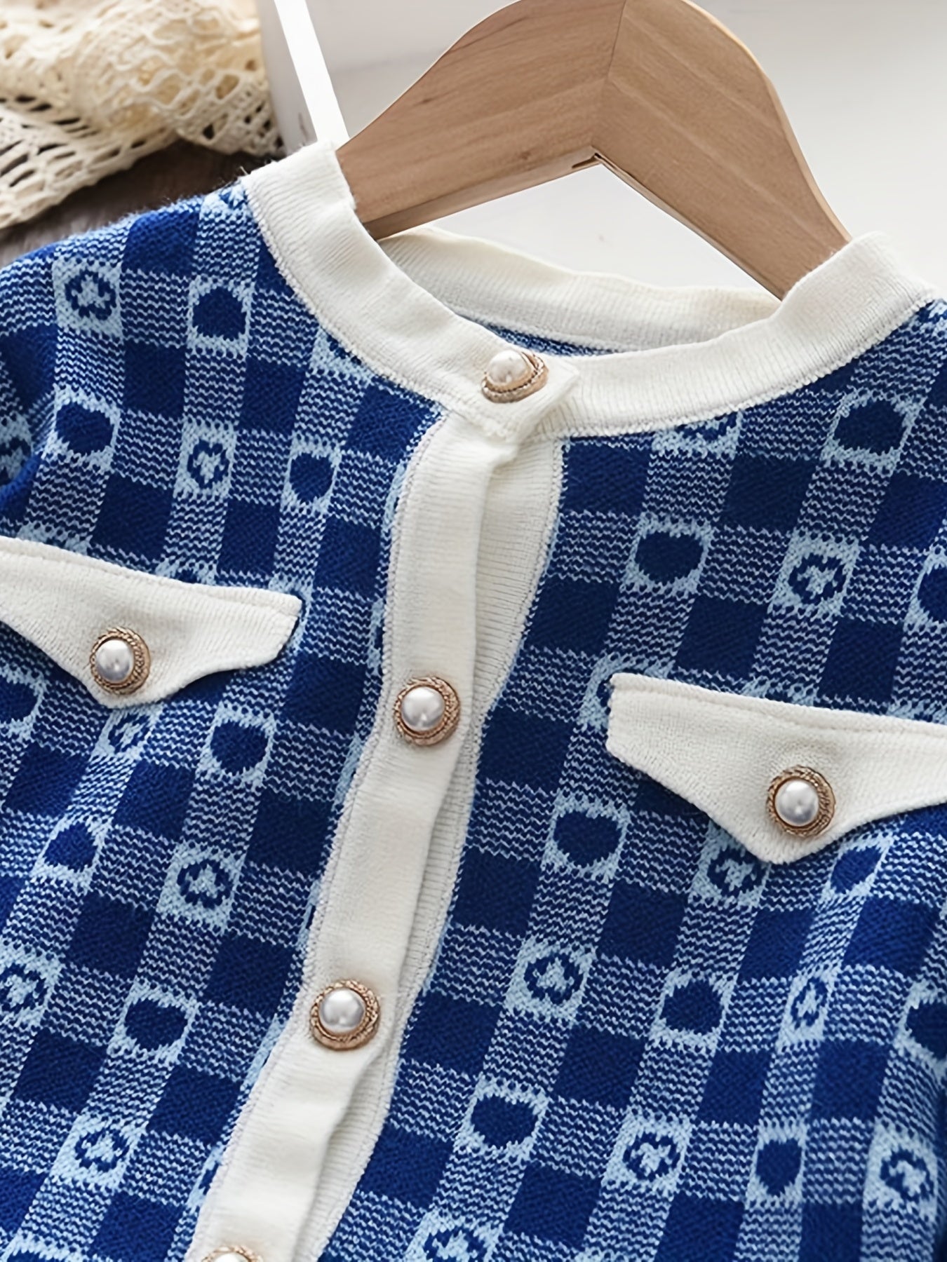 Toddler Girl's Cable Knit 2pcs Plaid Pattern Cardigan & Bowknot Decor Skirt Set