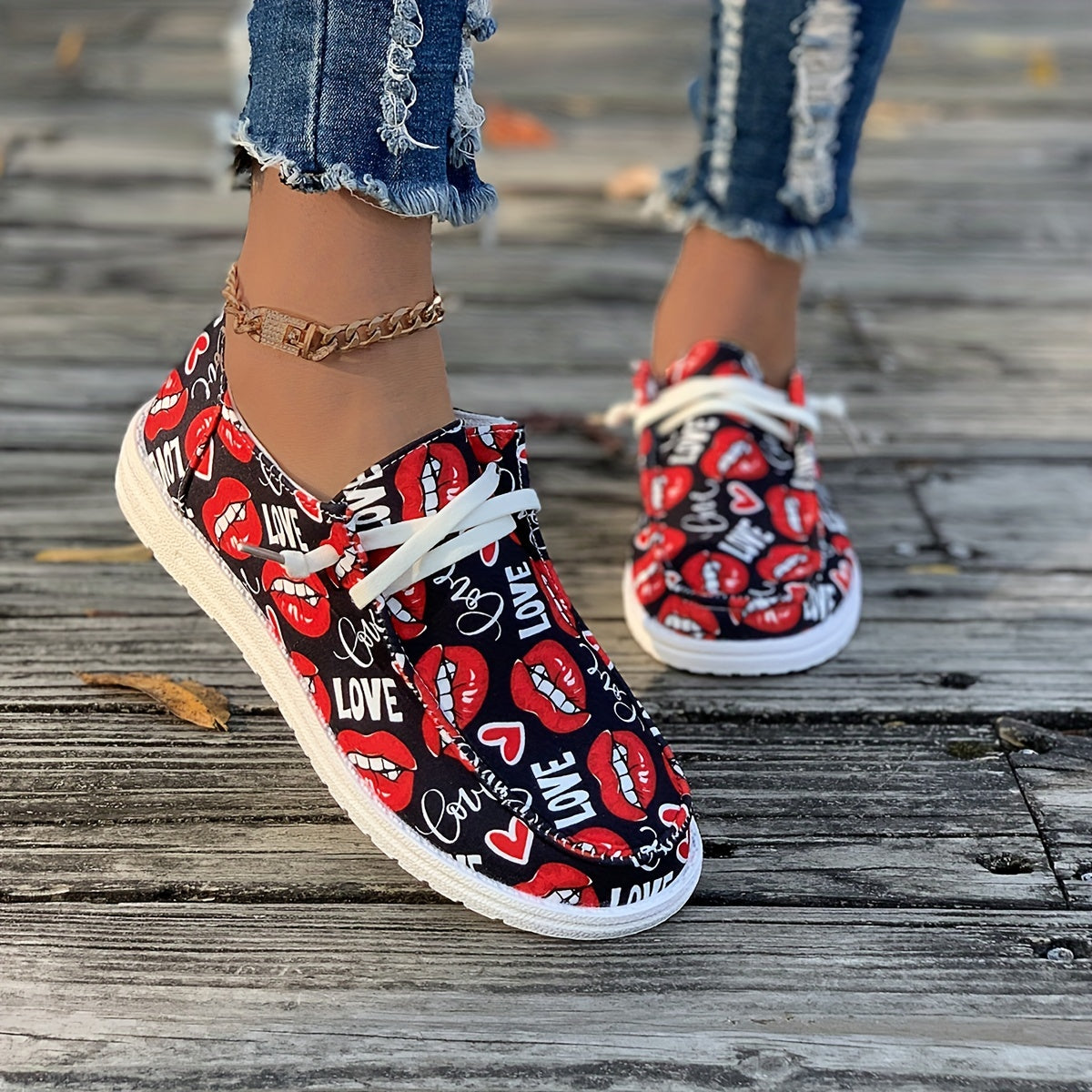 Women's Skateboard Shoes Lips Hearts English Letter Pattern Flat Lace-up Canvas
