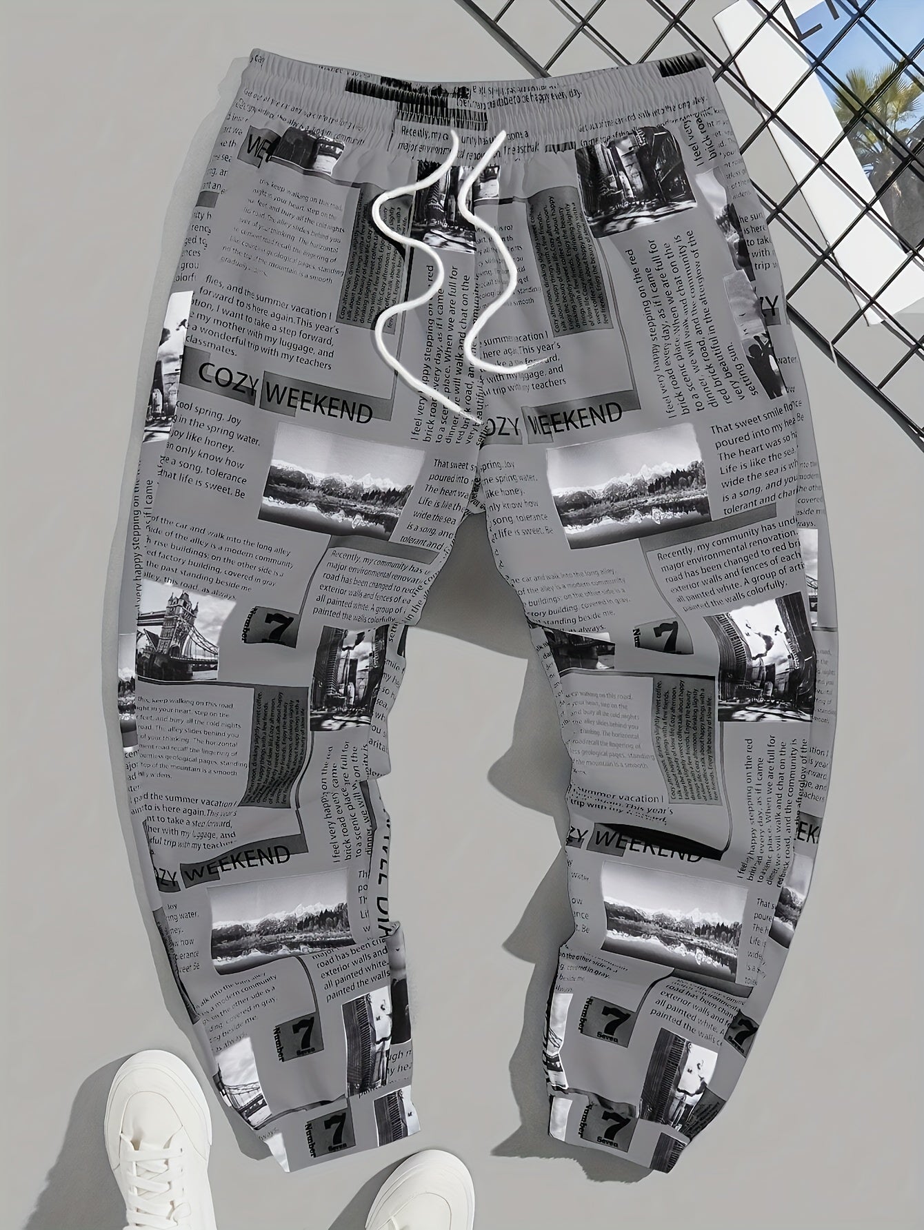 Newspaper Print Drawstring Sweatpants for Men