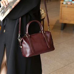 Vintage Style Large Capacity Women's Handbag with Detachable Strap