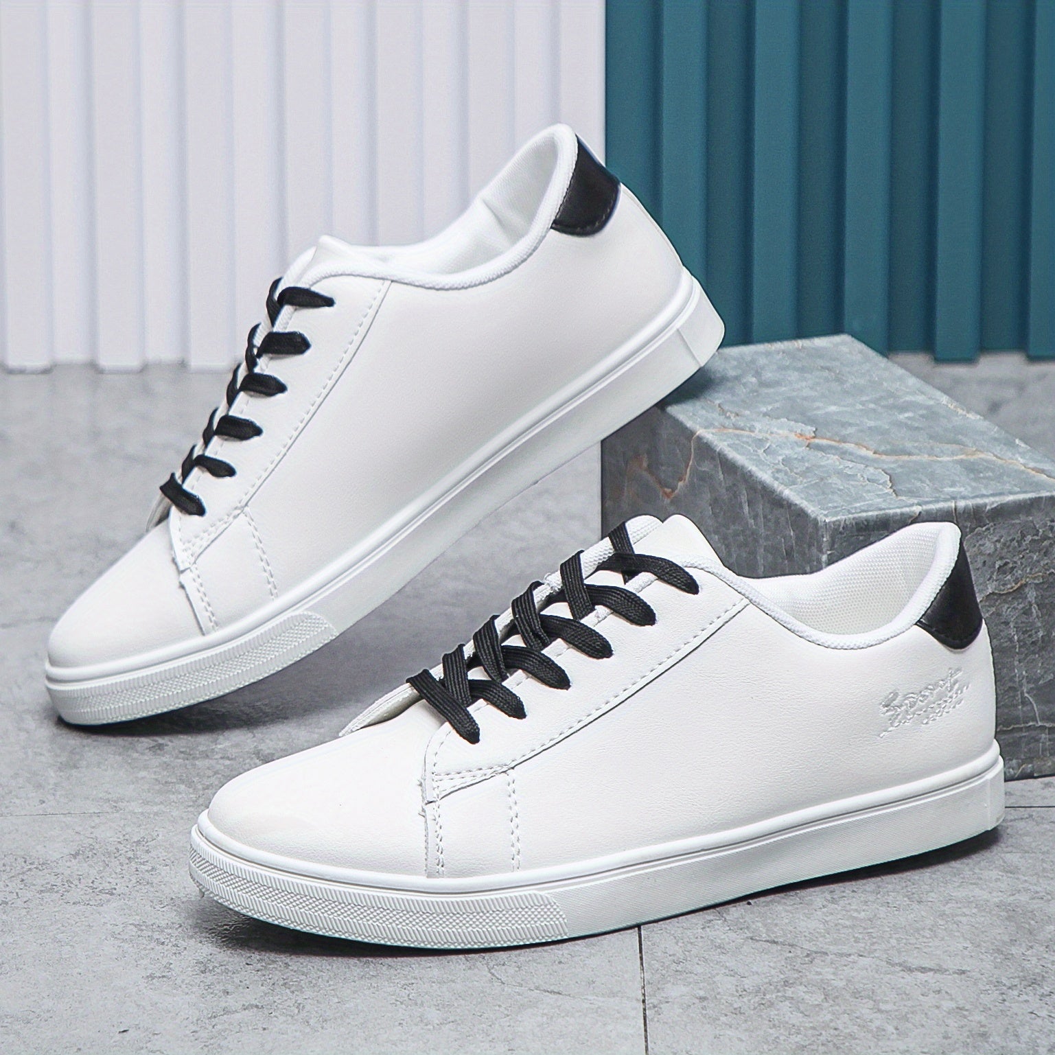 Comfortable Lace-up Walking Skate Shoes for Men and Women