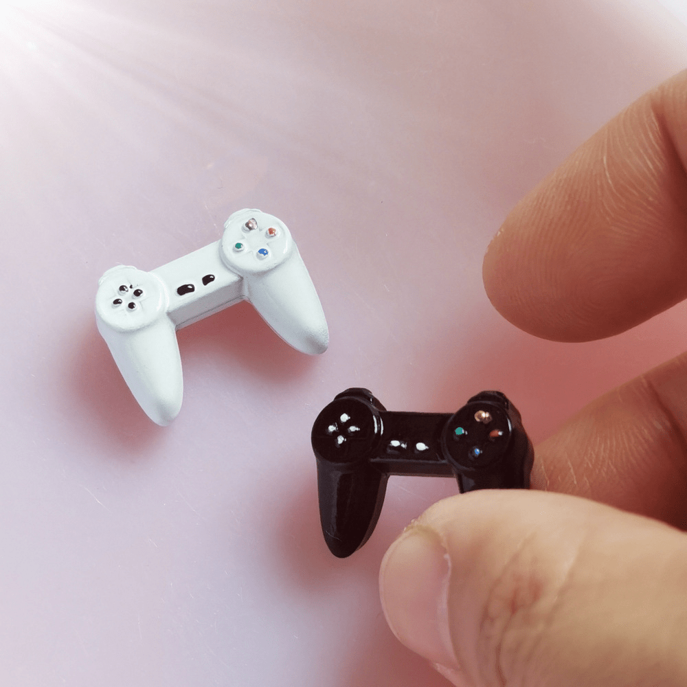 1:12 Metal Dollhouse Game Controller Realistic Prop