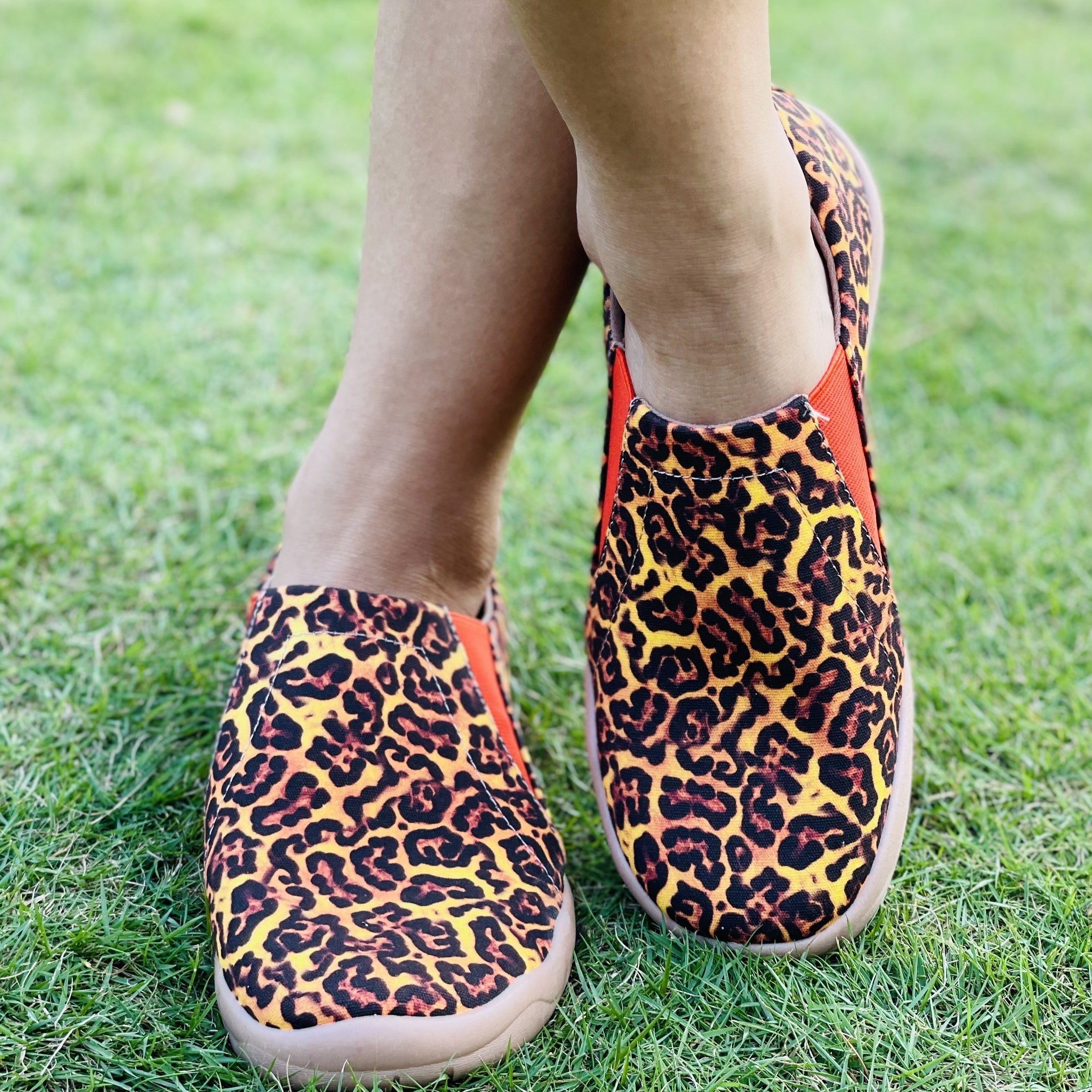 Leopard Pattern Canvas Slip On Round Toe Shoes