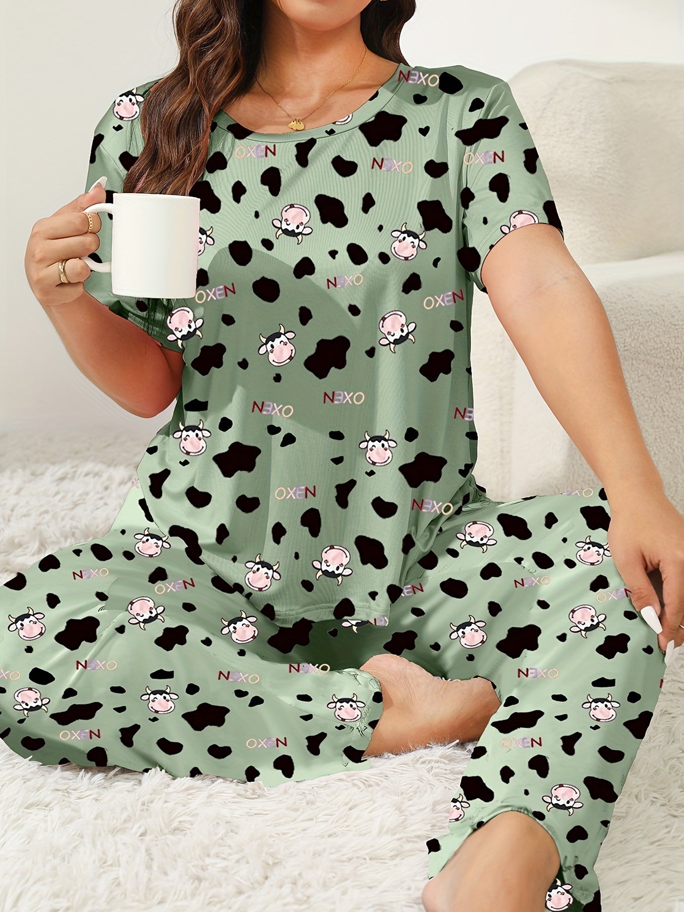  Cow & Letter Print Pajama Set Short Sleeve Tee & Pants Two Piece