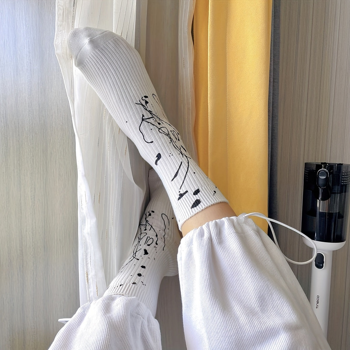 4 Pairs Graffiti Print Socks Breathable Mid Tube Stockings