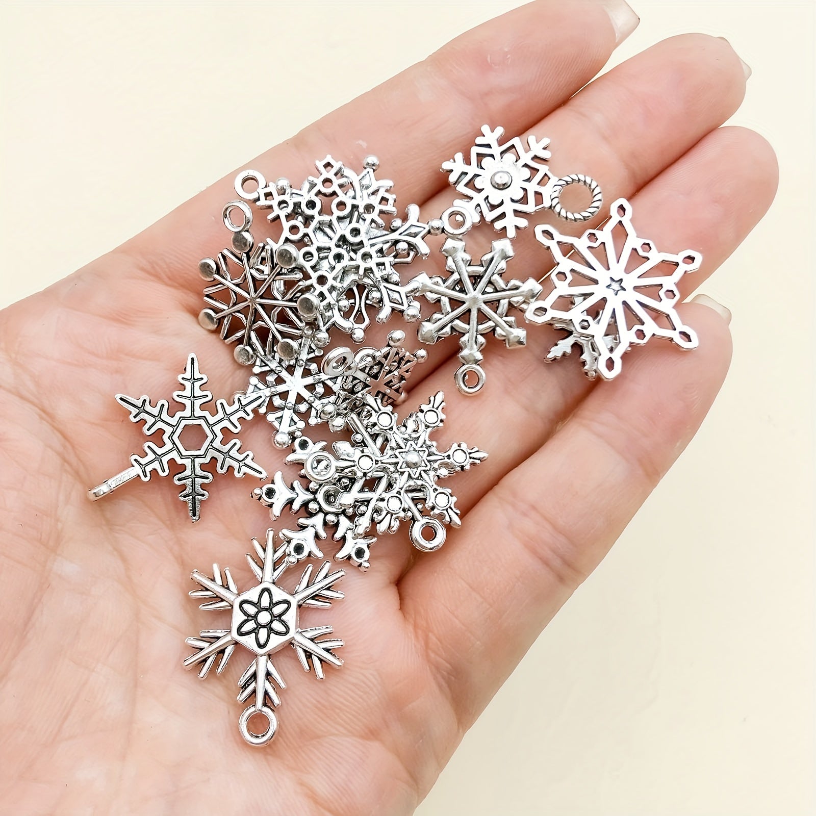 16pcs Snowflake Pattern Pendants for DIY Jewelry