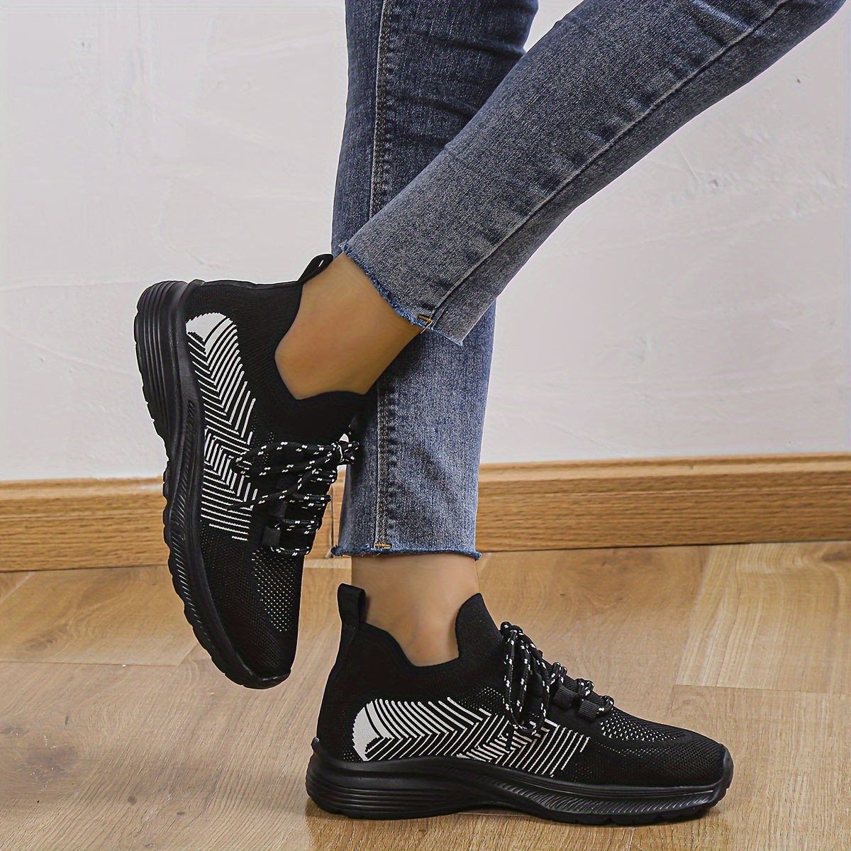 Women's Lightweight Running Shoes Lace up Comfy Sneakers