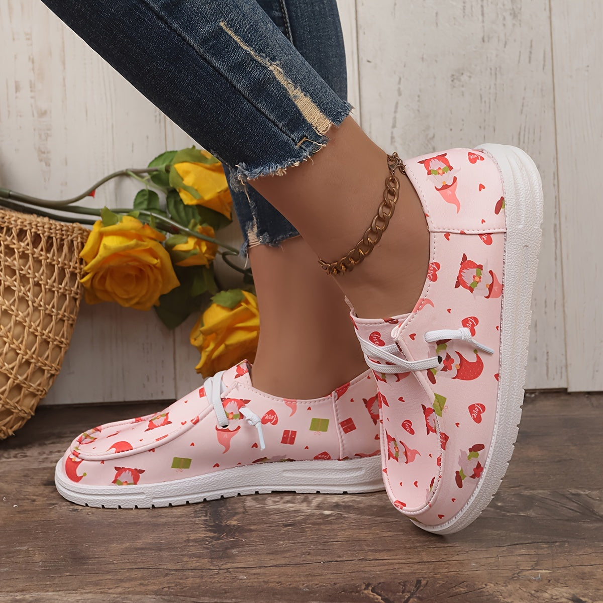 Women's Heart Skate Shoes Dwarf Pattern Flat Canvas Shoes