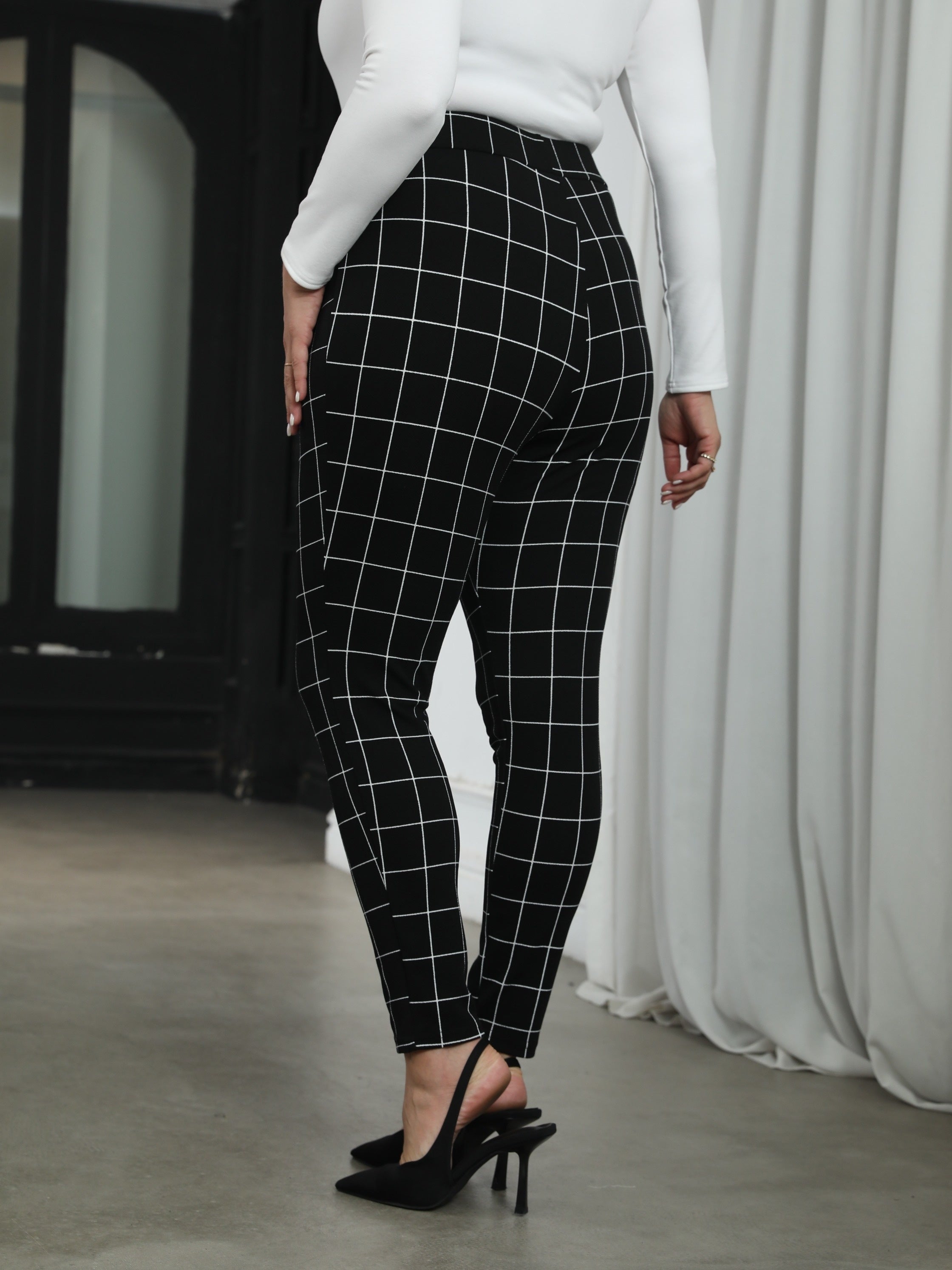  High Rise Skinny Trousers