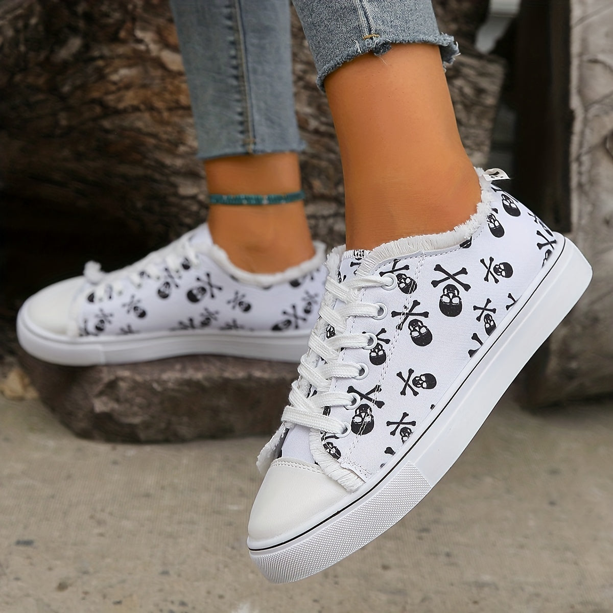 Women's Skull Pattern Canvas Shoes Lace Up Low Round Toe Non slip Outdoor Shoes