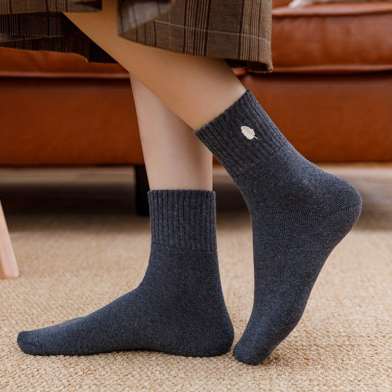 Maple Leaf Embroidery Socks Soft Mid Tube Stockings Women's Hosiery