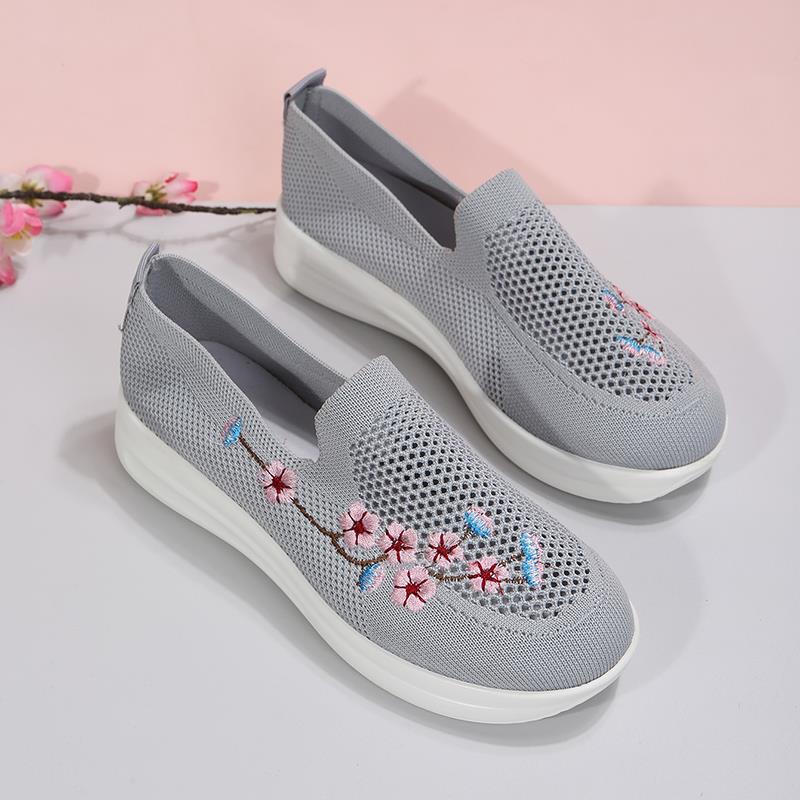 Women's Lightweight Knit Mesh Slip-On Sneakers