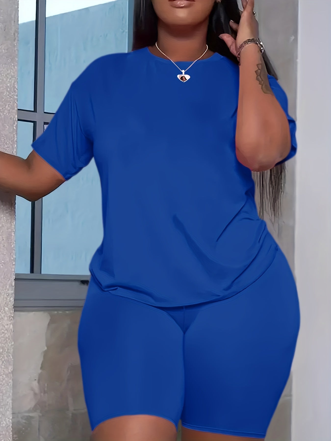 Casual Two-piece Set Crew Neck Tee & Slim Shorts