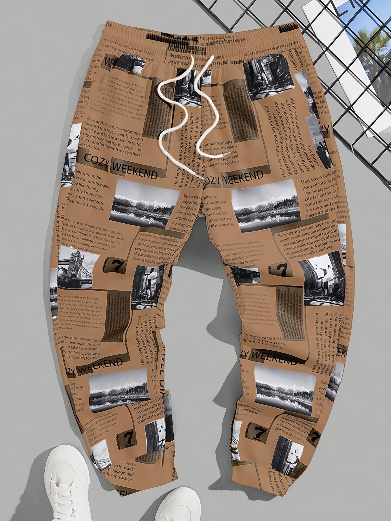 Newspaper Print Drawstring Sweatpants for Men