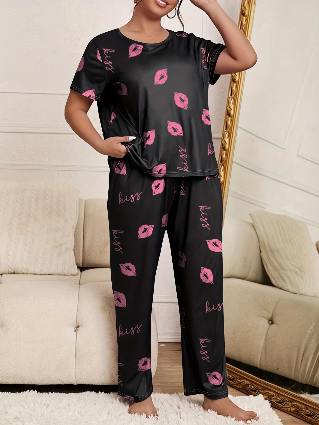 Kiss & Letter Print Tee & Pants Set