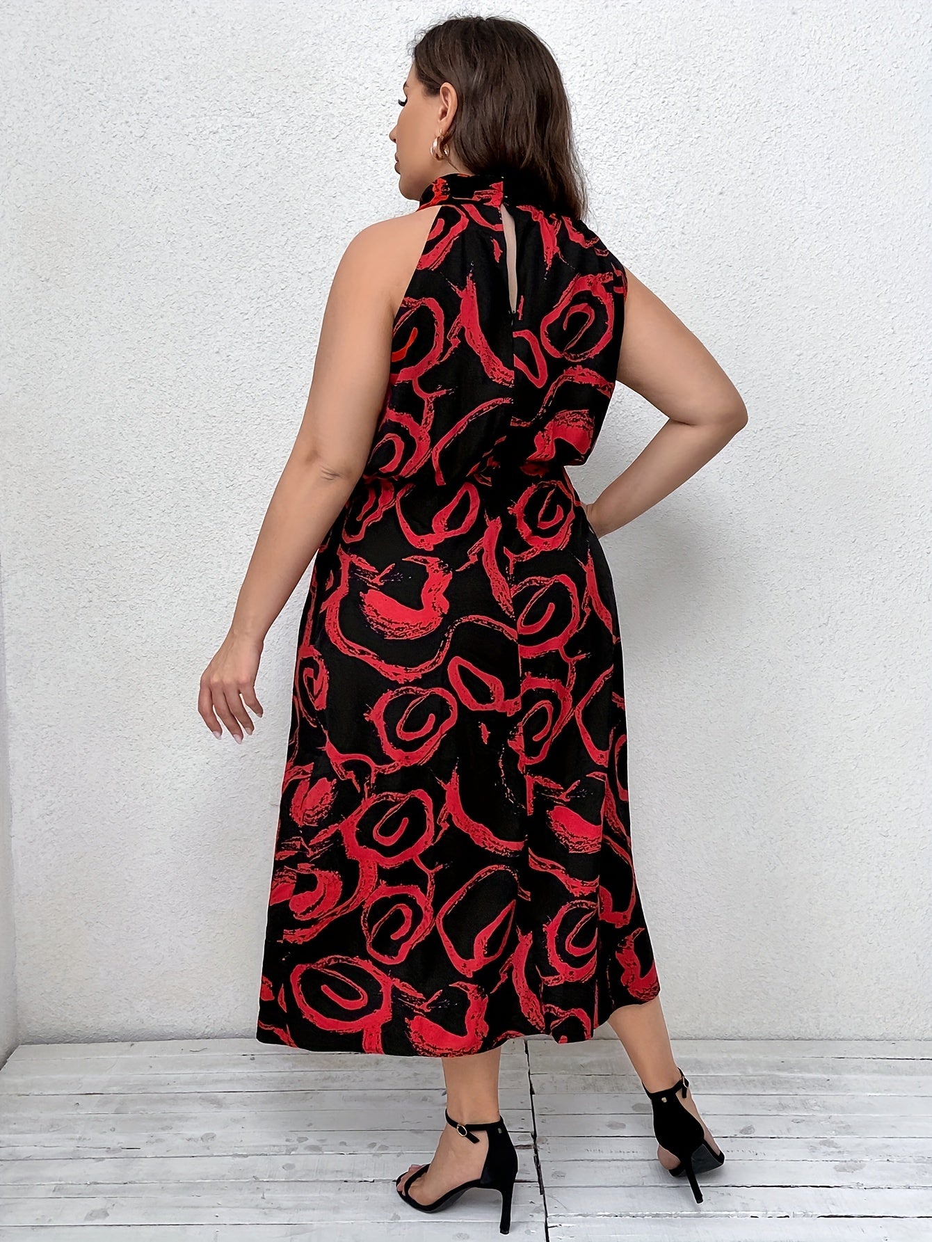  Abstract Brush Print Halter Neck Maxi Dress