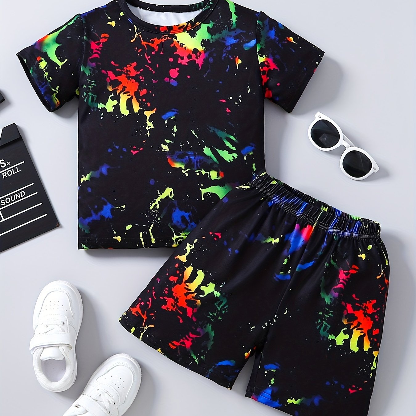 2pcs Boys Allover Print Graphic Short Sleeve Tees & Shorts Sets