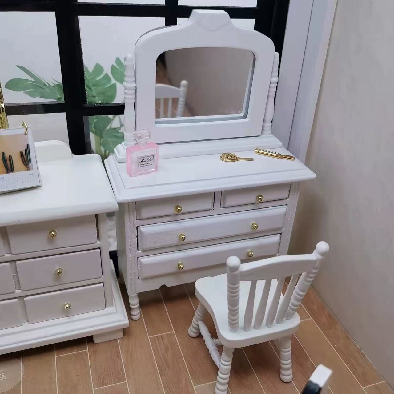 12 Mini Dollhouse Vanity Furniture Decorative Figurines