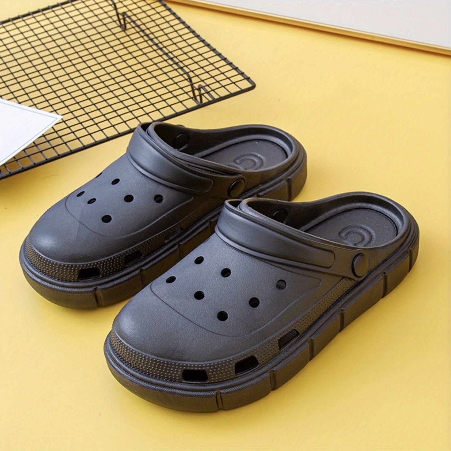Women's Solid Clogs Casual Hollow Out Beach Shoes