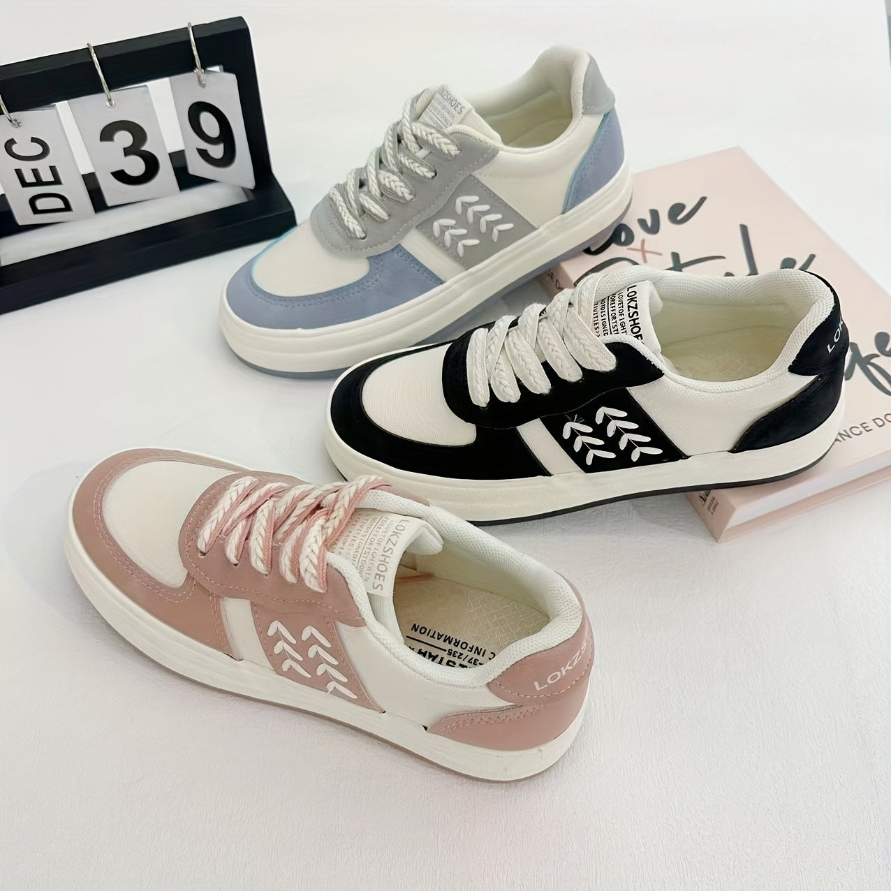 Women's Leaf Pattern Canvas Shoes Lace Up Low Top Casual Walking Shoes
