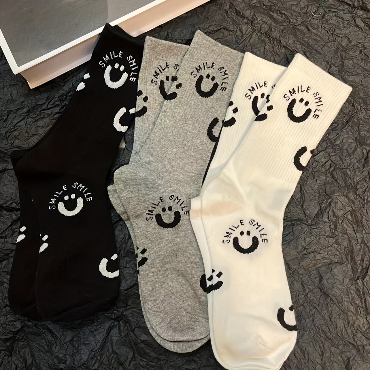 3 Pairs Smiling Face Print Socks Mid Tube Women's Stockings