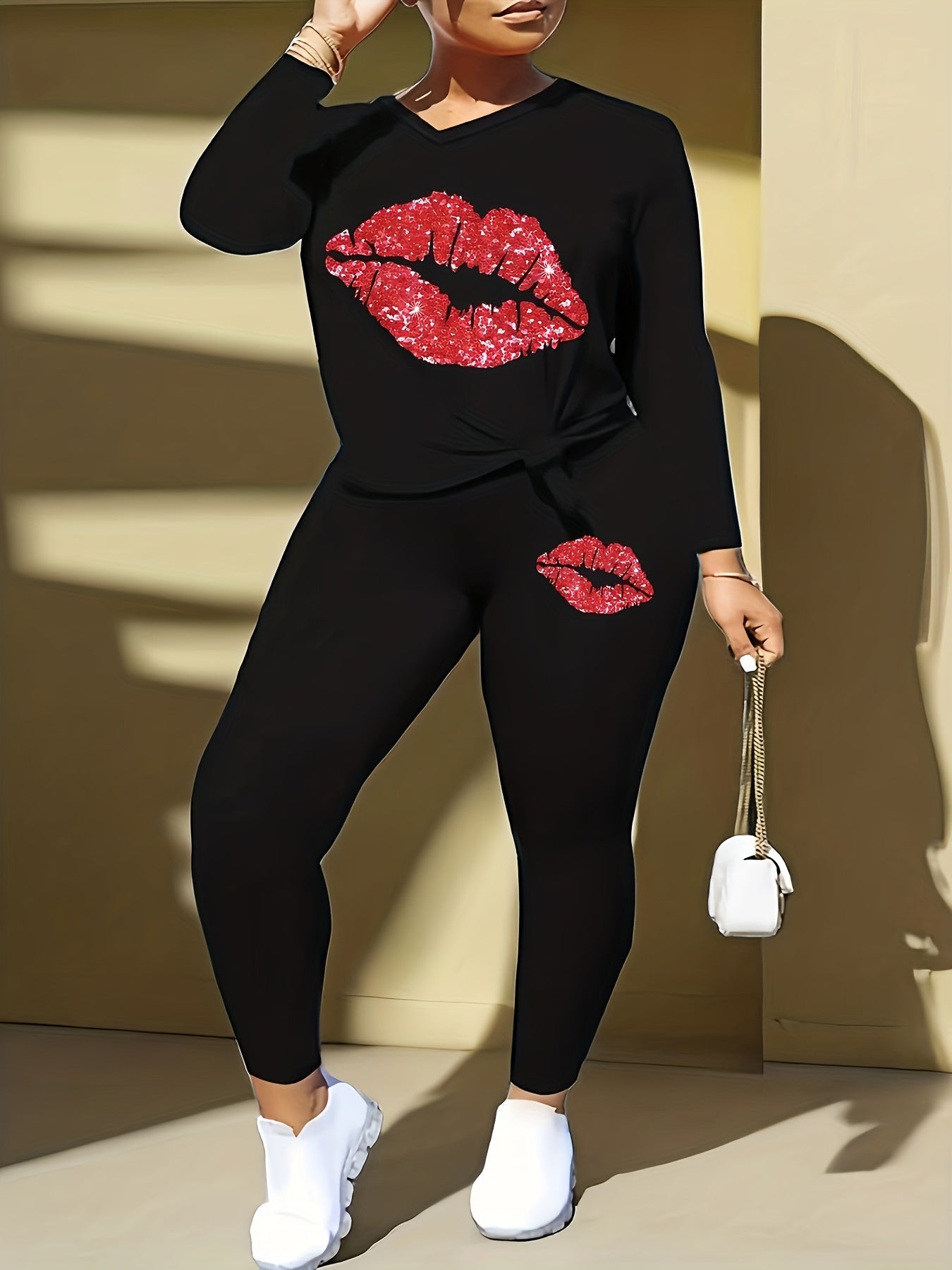 Women's Plus Red Lip Print V-Neck Top & Leggings Set