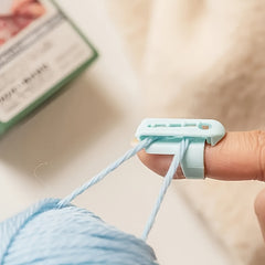 2pcs Yarn Guide Finger Holder Knitting Thimble Tool Plastic Yarn Guide
