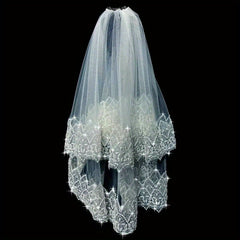 Sequin Veil & Lightweight Hairstyle for Beach Wedding Photos