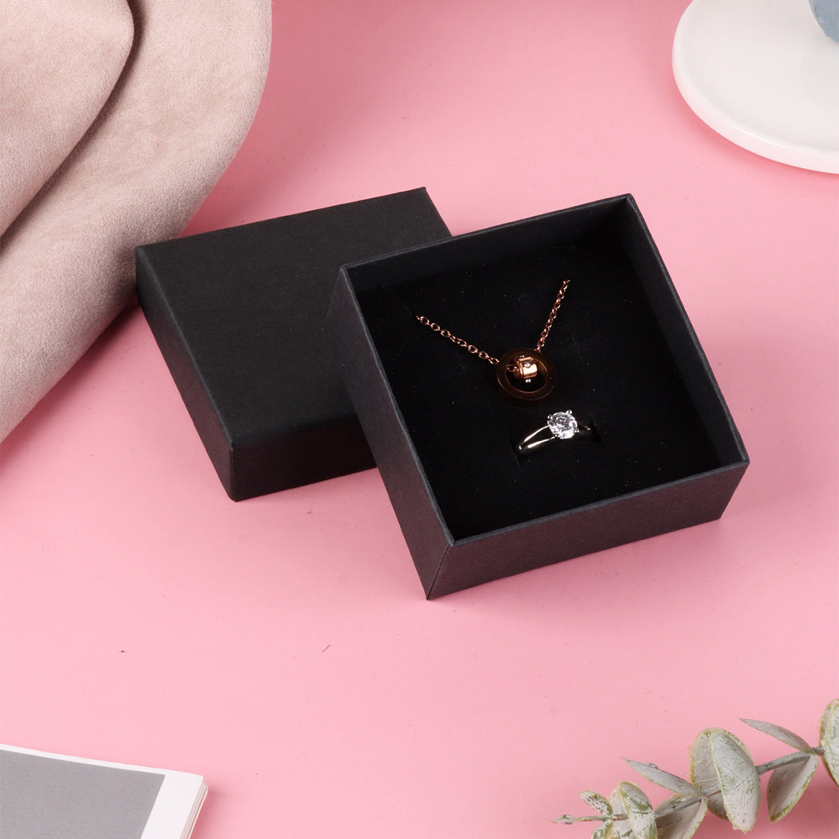 Classic Vintage Jewelry Box for Ring Pendant Necklace Earring