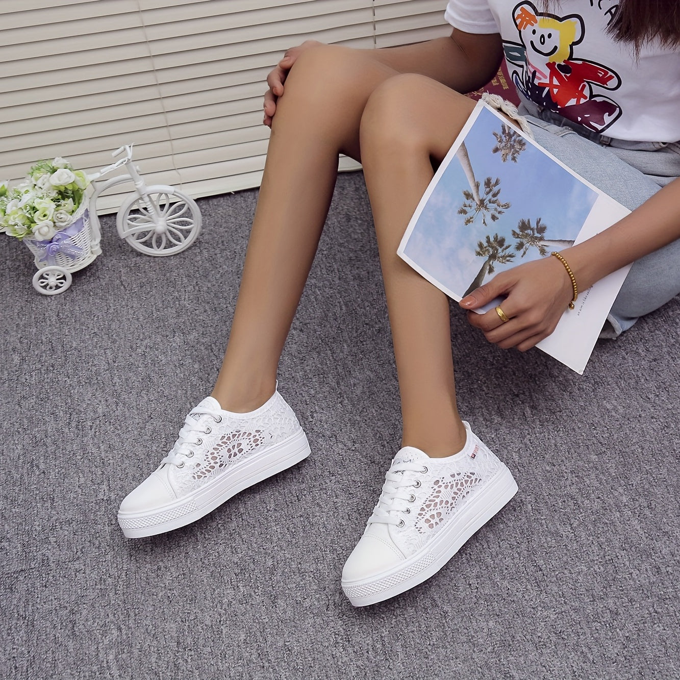 Women's Mesh Sneakers Lace Up Low Round Toe Breathable Shoes