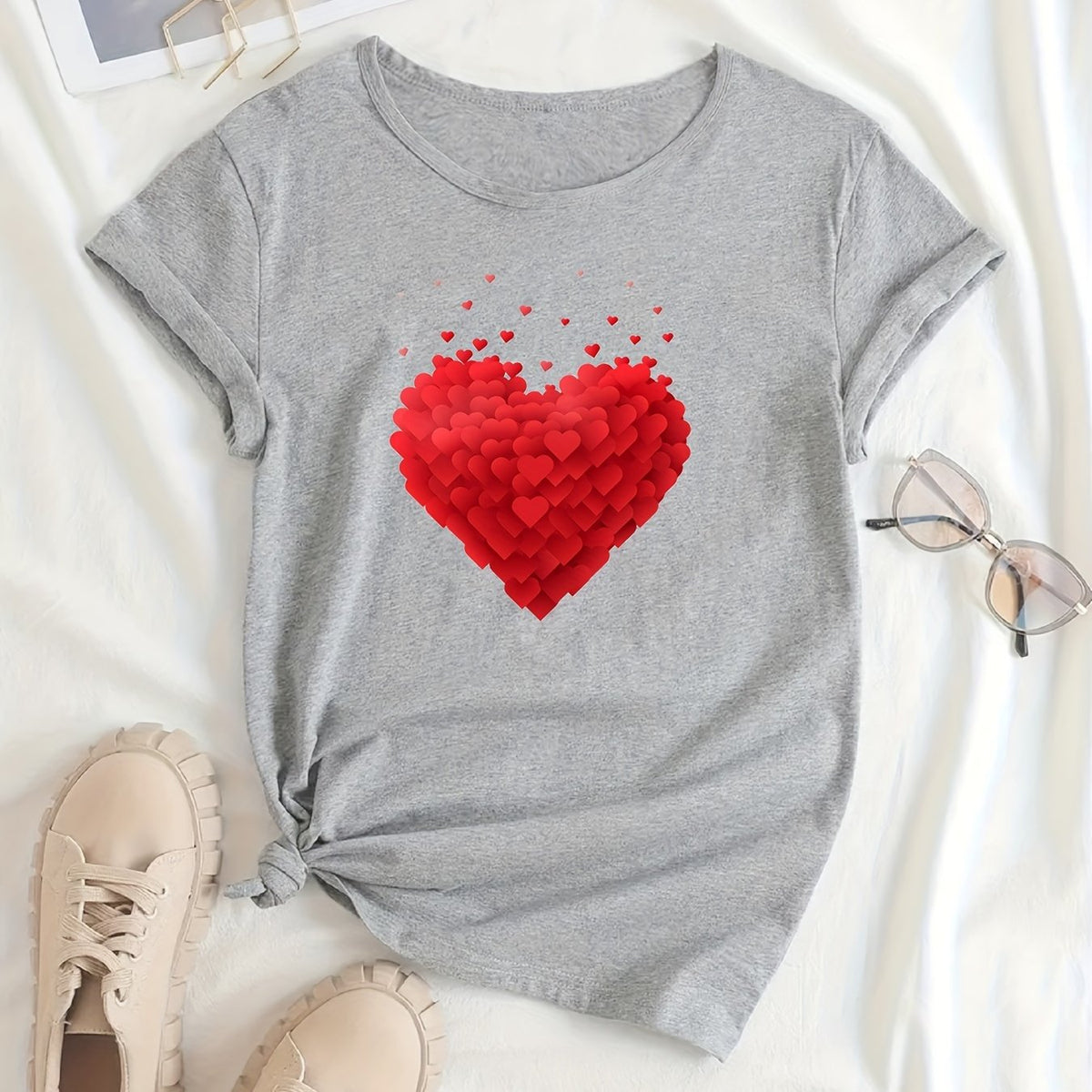 Women's Red Heart Graphic Casual T Shirt with Round Neck
