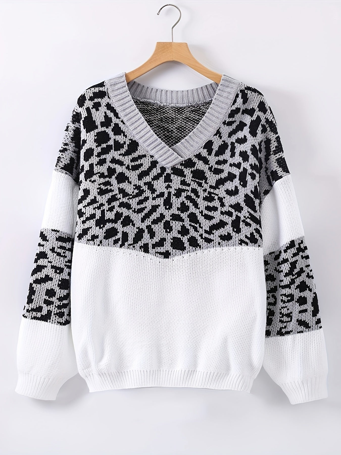  Colorblock Leopard Print V-Neck Sweater
