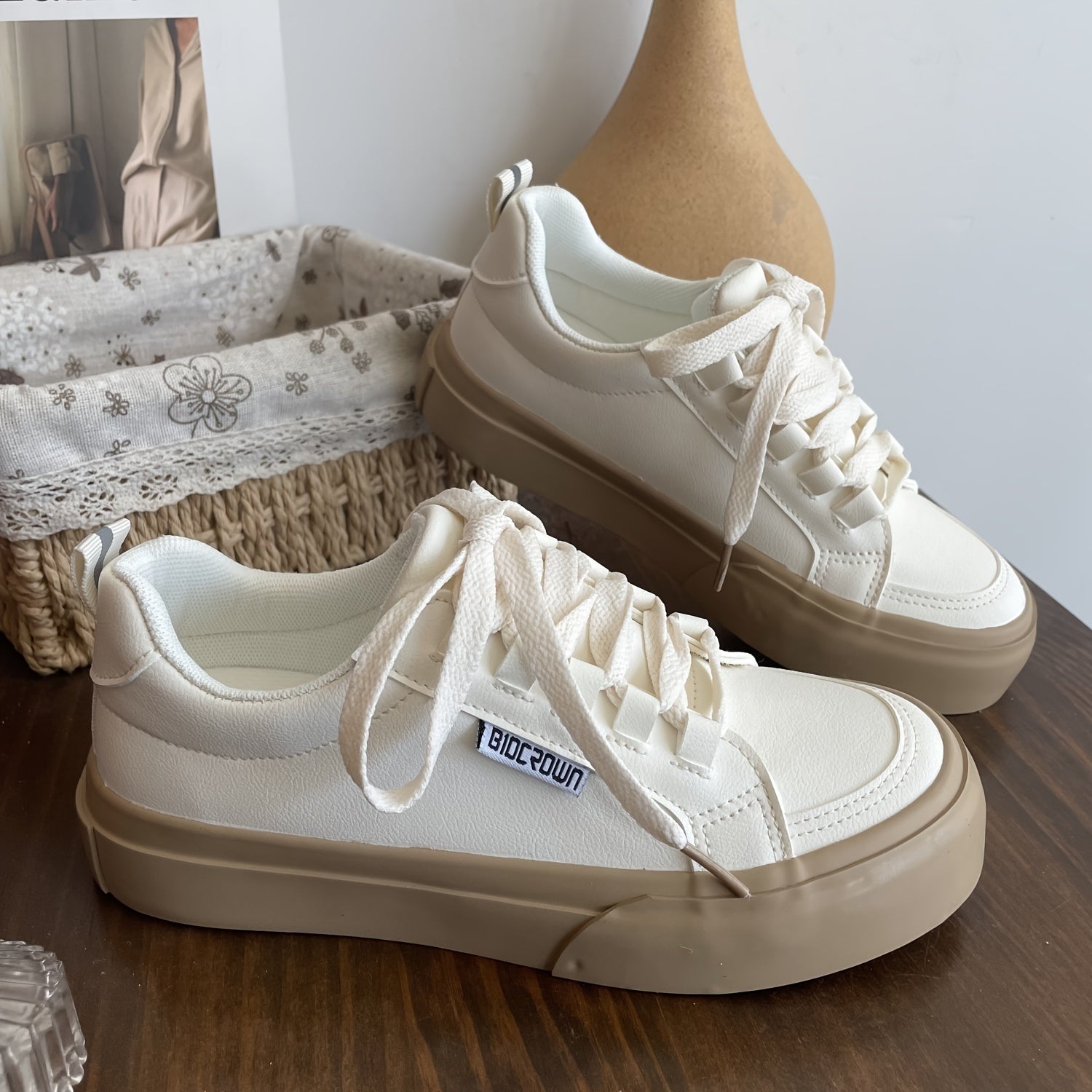 Women's Lace Up Skate Shoes Low Top Sneaker